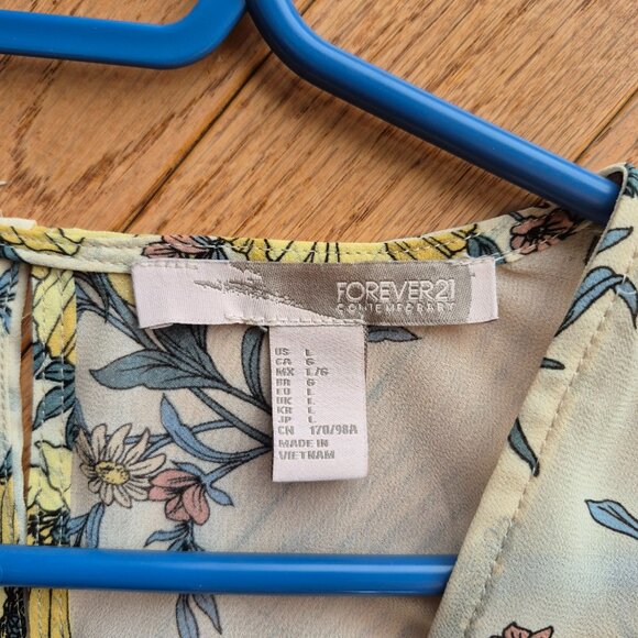 Forever 21 Contemporary Floral Blouse Large - Picture 4 of 14